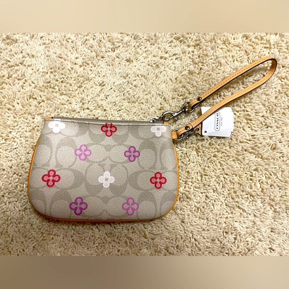 Coach wristlet purse nwt - Picture 1 of 1